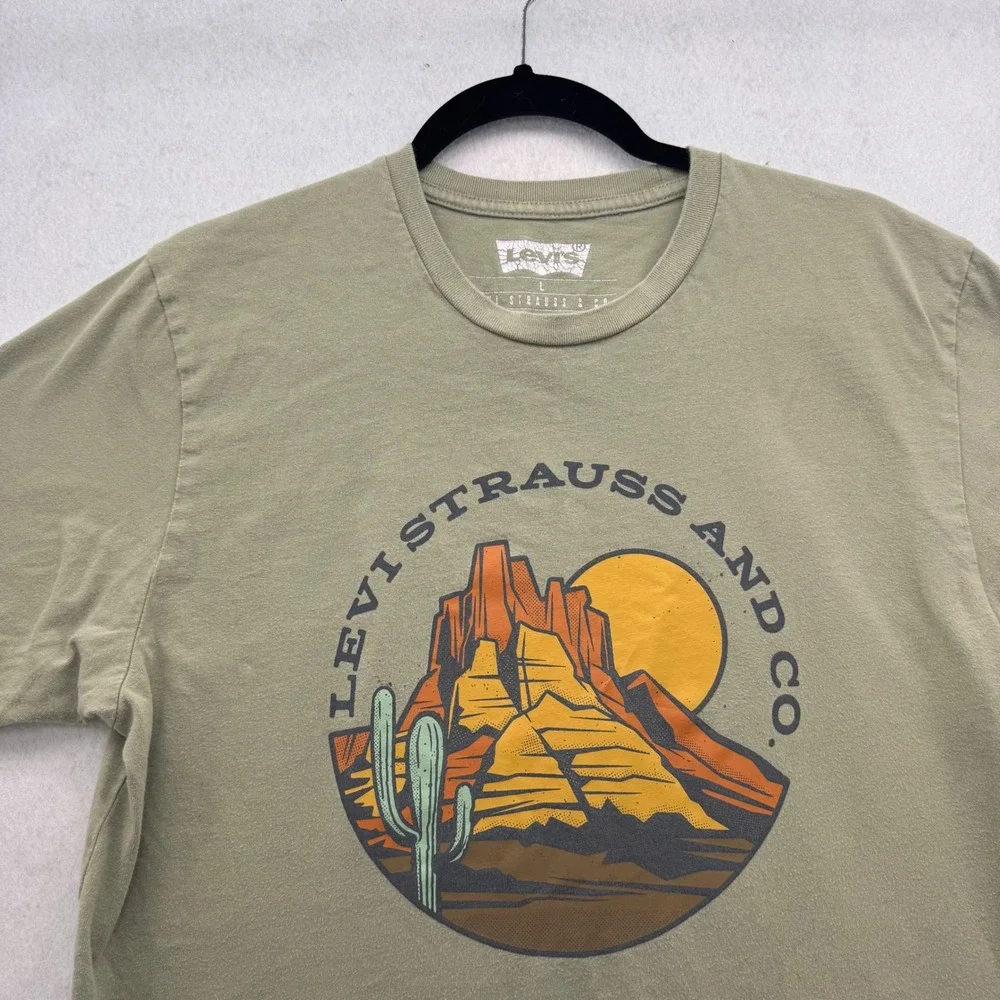 Levi's 100% Cotton Graphic‎ Tee Desert Scene Short Sleeve Casual T-Shirt Size L